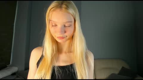 Kira online show from December 4, 4:59 am