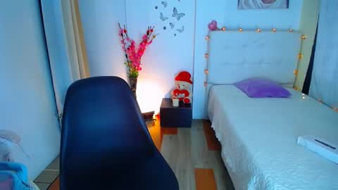 stef read my description online show from February 13, 3:35 pm