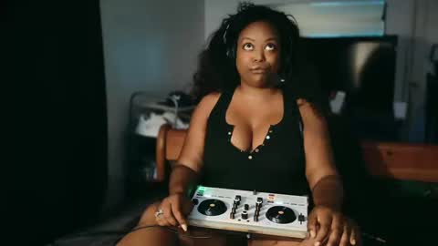 Lillycakes online show from October 10, 5:23 am