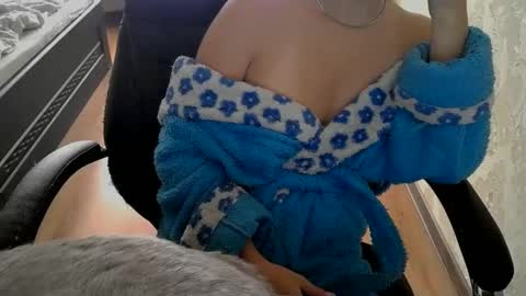Snapshot of 1your_hot_girls chatting on February 5, 10:41 am 1your_hot_girls online show from February 5, 10:41 am