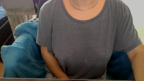 Snapshot of 1your_hot_girls chatting on February 24, 10:35 am 1your_hot_girls online show from February 24, 10:35 am