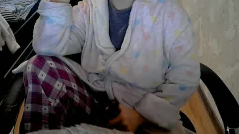 Snapshot of 1your_hot_girls chatting on December 3, 9:20 am 1your_hot_girls online show from December 3, 9:20 am