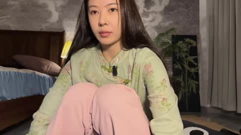 lily online show from April 19, 1:11 pm