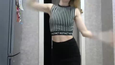 _alex1819 online show from February 17, 7:18 am