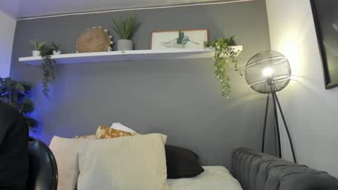 Snapshot of _aliice_1 chatting on February 7, 8:10 pm Alice online show from February 7, 8:10 pm