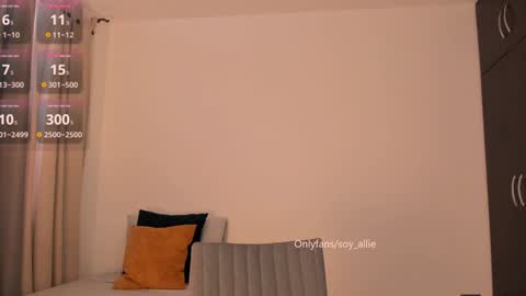 Snapshot of _alliex_ chatting on February 5, 12:38 pm you can call me pretty online show from February 5, 12:38 pm