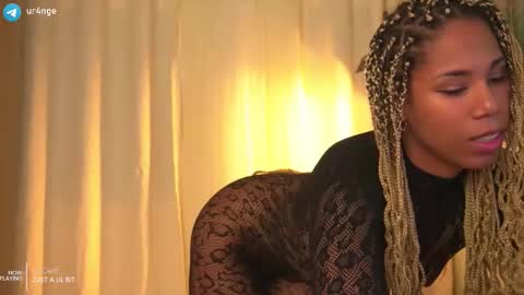 Snapshot of _angeleyes chatting on October 31, 11:09 pm Angie - online show from October 31, 11:09 pm