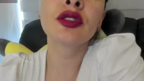 antonia online show from June 19, 8:01 pm