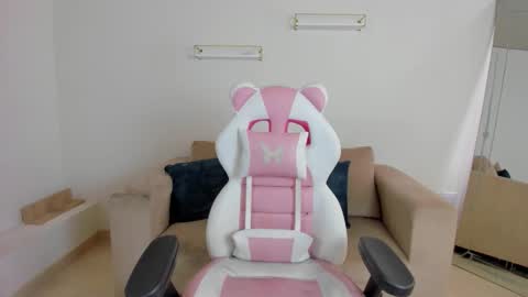    online show from November 26, 12:50 pm