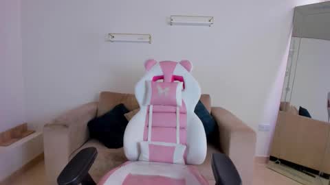    online show from December 20, 12:42 pm