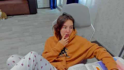 Snapshot of _arina_cox__ chatting on September 17, 12:14 pm Arina online show from September 17, 12:14 pm