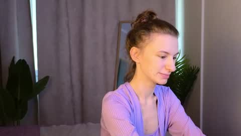 _ash_leyy_ online show from July 24, 1:25 am
