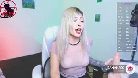 Lunita  online show from November 17, 5:19 am