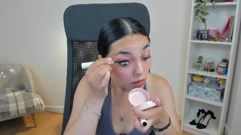 Bella Evans online show from June 24, 4:33 am
