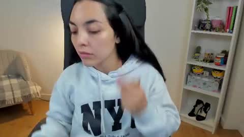 Bella Evans online show from June 12, 4:42 am