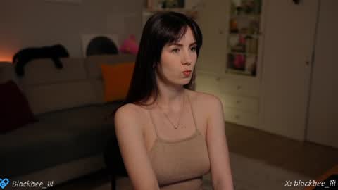 Lili online show from June 20, 5:27 pm