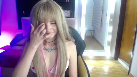 _charlotte_collins_ online show from May 11, 4:04 pm