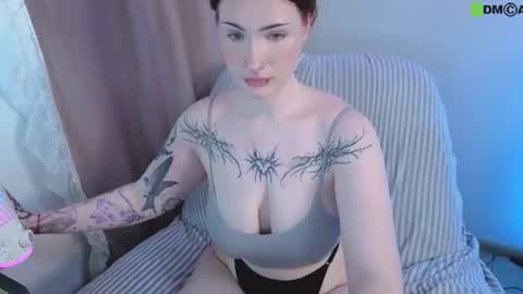 Alisa NO NUDE online show from June 25, 5:12 am