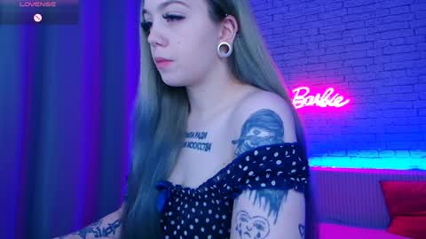 Snapshot of _crazybee_ chatting on January 18, 1:30 am Nica online show from January 18, 1:30 am