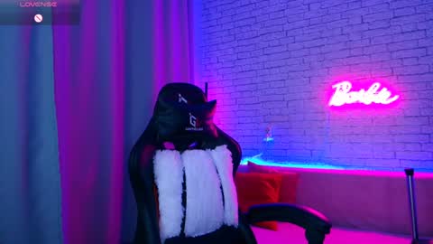 Snapshot of _crazybee_ chatting on February 7, 1:25 am Nica online show from February 7, 1:25 am