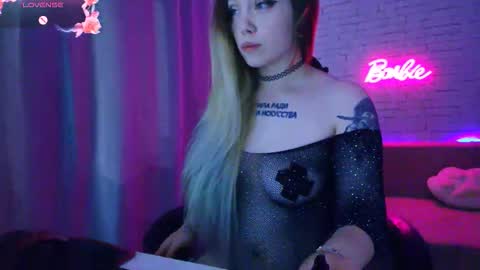 Snapshot of _crazybee_ chatting on September 18, 5:39 am Nica online show from September 18, 5:39 am