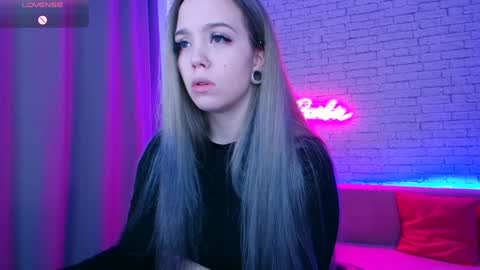 Snapshot of _crazybee_ chatting on February 5, 5:30 am Nica online show from February 5, 5:30 am