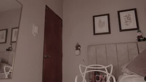 Dakota online show from December 14, 8:03 pm