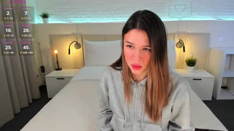 Snapshot of _emiliaa_ chatting on February 1, 8:29 am Milana online show from February 1, 8:29 am