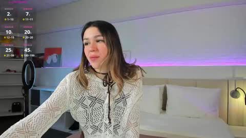 Snapshot of _emiliaa_ chatting on January 19, 3:18 am Milana online show from January 19, 3:18 am