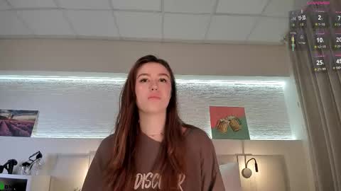 Snapshot of _emiliaa_ chatting on September 17, 9:29 am Milana online show from September 17, 9:29 am