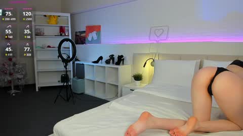 Snapshot of _emiliaa_ chatting on January 21, 3:48 am Milana online show from January 21, 3:48 am