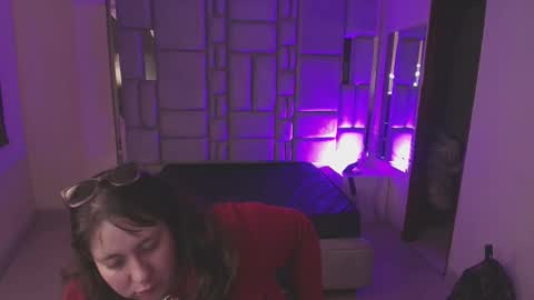 Emily  online show from December 15, 11:26 am