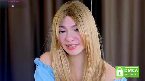 Snapshot of _emilyzortea_ chatting on October 10, 9:03 am Emily online show from October 10, 9:03 am