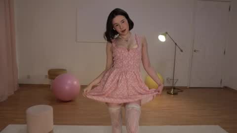 Essie  online show from October 11, 2:53 pm