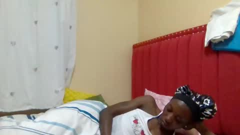 Snapshot of _goldie chatting on October 17, 2:04 am Goldie online show from October 17, 2:04 am