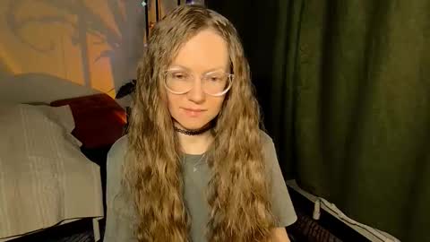 Snapshot of _goldilocks__ chatting on October 8, 4:44 pm _goldilocks__ online show from October 8, 4:44 pm