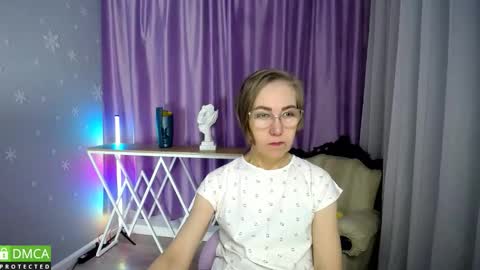 Snapshot of _greybunny_ chatting on October 19, 9:55 am _greybunny_ online show from October 19, 9:55 am