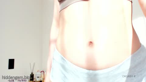 Laura online show from October 3, 12:32 pm