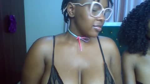 _honey_bloom online show from February 17, 8:57 am