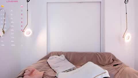 Snapshot of _huge_boobs_ebony chatting on February 22, 7:21 pm Darlis online show from February 22, 7:21 pm