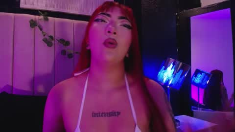 Snapshot of _johana18 chatting on December 27, 1:50 pm Mia online show from December 27, 1:50 pm