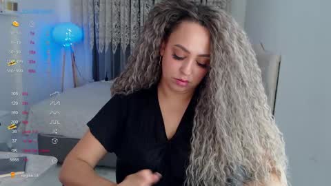 _just_a_queen_3 online show from November 11, 5:10 pm