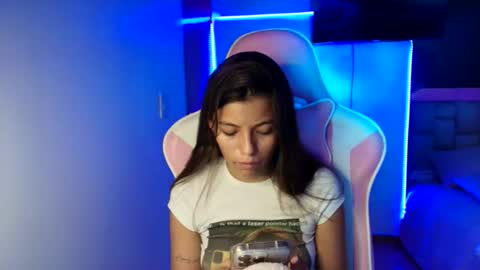 khloe sweet online show from May 9, 6:43 pm