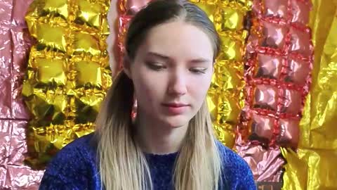 _kikiclark_ online show from March 18, 12:10 pm