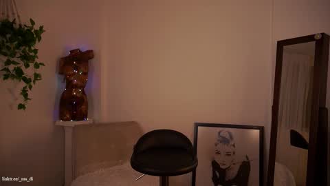 Snapshot of _lady_di chatting on October 2, 4:06 am Not on OF Some stuff for sale  online show from October 2, 4:06 am
