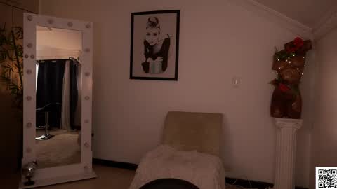 Snapshot of _lady_di chatting on December 11, 3:45 am Not on OF Some stuff for sale  online show from December 11, 3:45 am