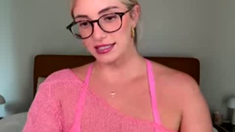 Lily online show from June 10, 3:17 am