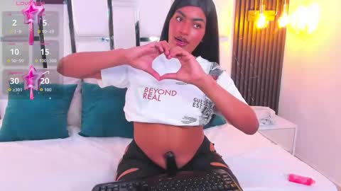 _luna_rossee_ online show from February 18, 9:25 pm