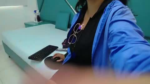  Mia  online show from May 1, 12:52 pm