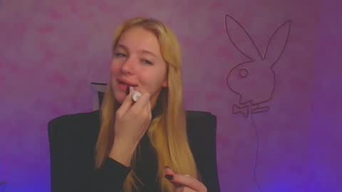 Melanie online show from December 16, 6:43 am